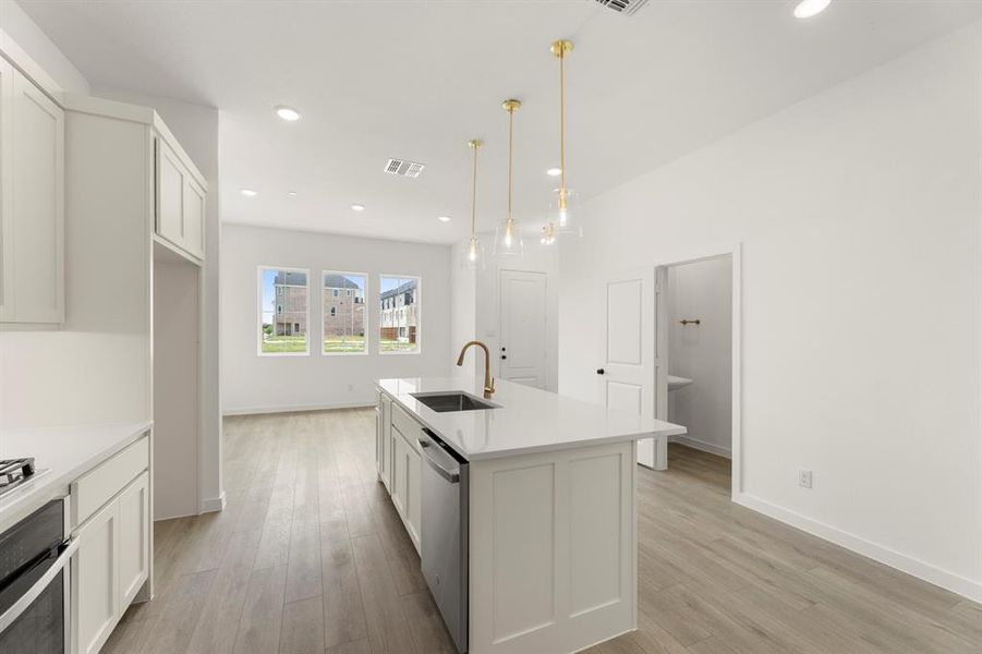 12. 827 Pedernales - Kitchen (4)
