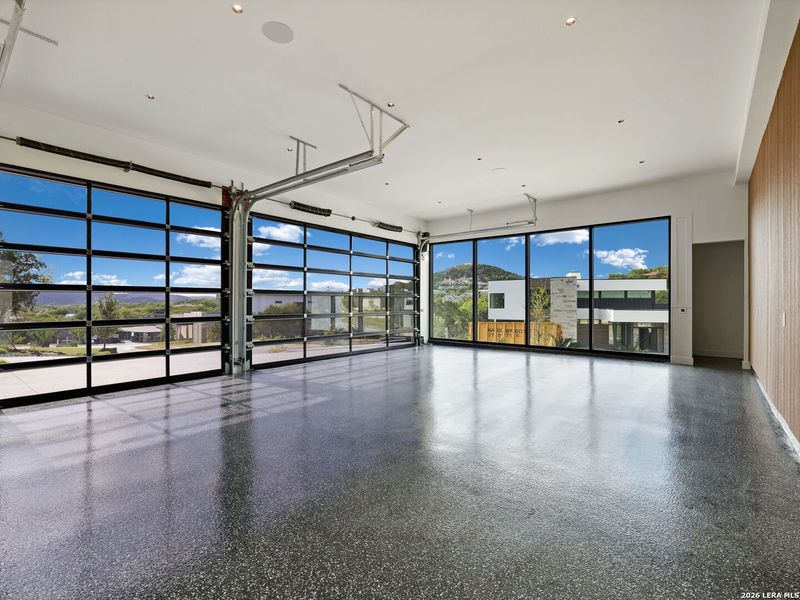 Spacious, unfurnished interior of a new home in , San Antonio (Image 24).