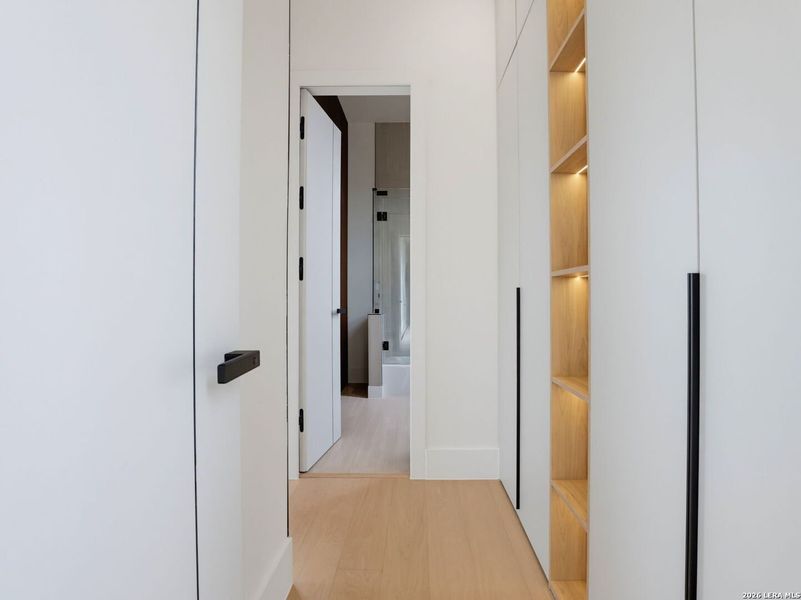 Spacious, unfurnished interior of a new home in , San Antonio (Image 27).
