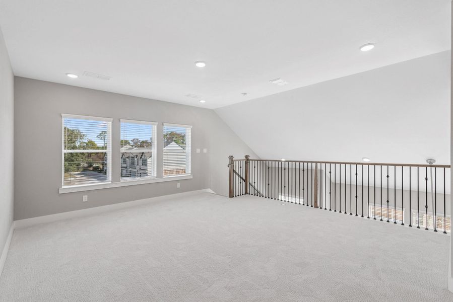 Spacious, unfurnished interior of a new home in Retreat at Oak Park, Houston (Image 13). Spacious, unfurnished interior of a new home in Retreat at Oak Park, Houston (Image 13).