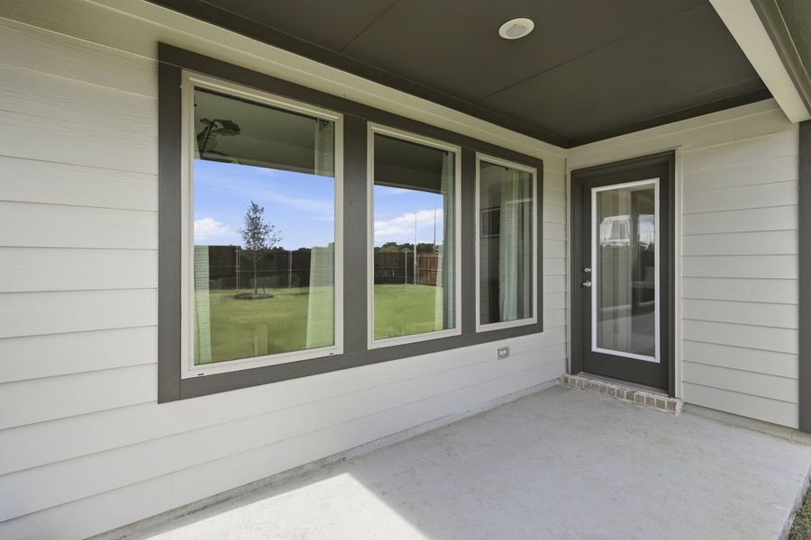 Representative exterior details of a home built from the The Albany by Lillian Custom Homes in Tabor Ranch, Ponder (Image 3).