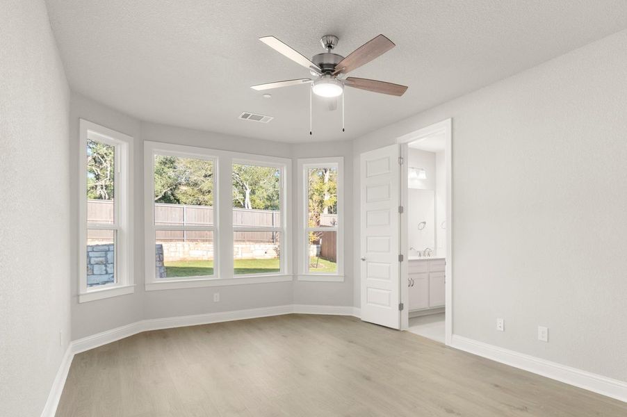 Spacious, unfurnished interior of a new home in Clear Creek, Round Rock (Image 20).