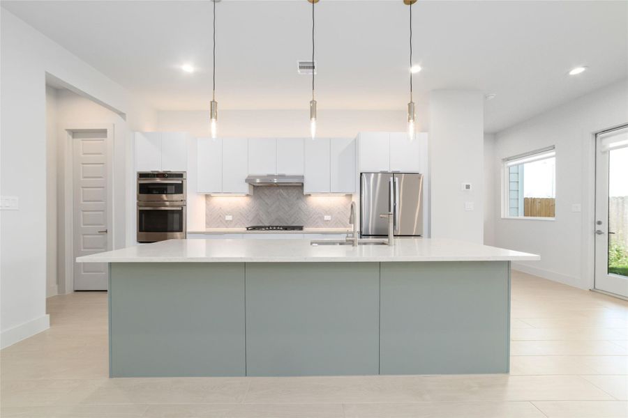 Furnished interior view inside a new home in Alicante, Houston (Image 9).