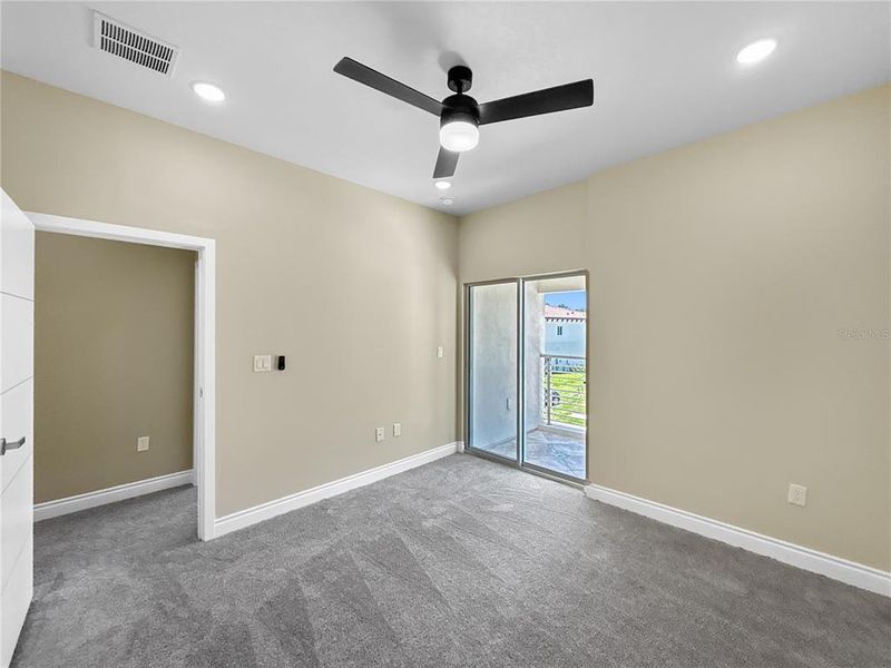 Spacious, unfurnished interior of a new home in , Davenport (Image 28).