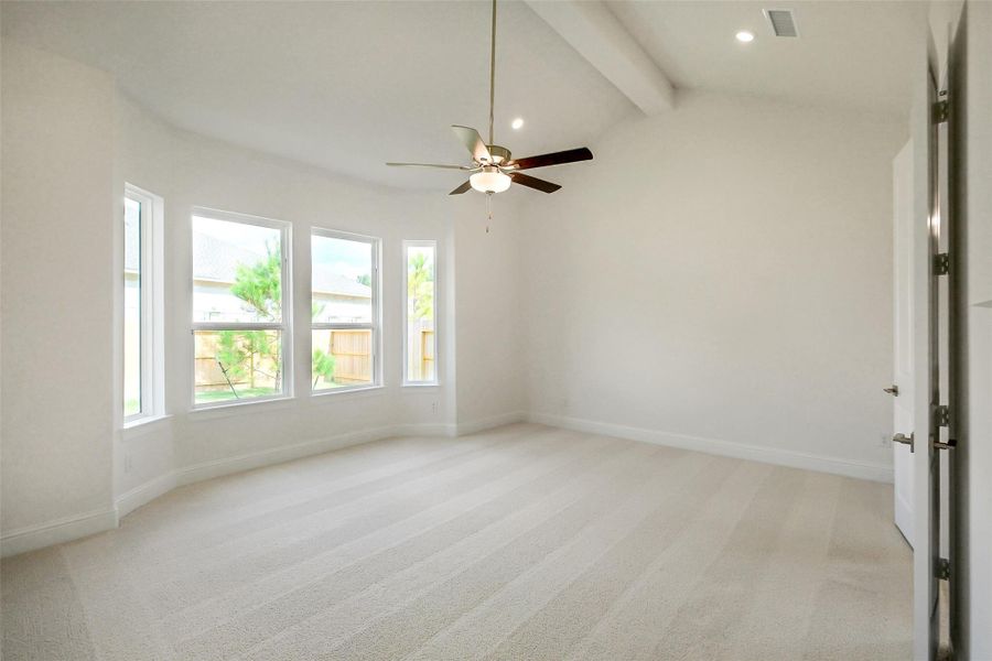 Spacious, unfurnished interior of a new home in Evergreen 70', Conroe (Image 35).