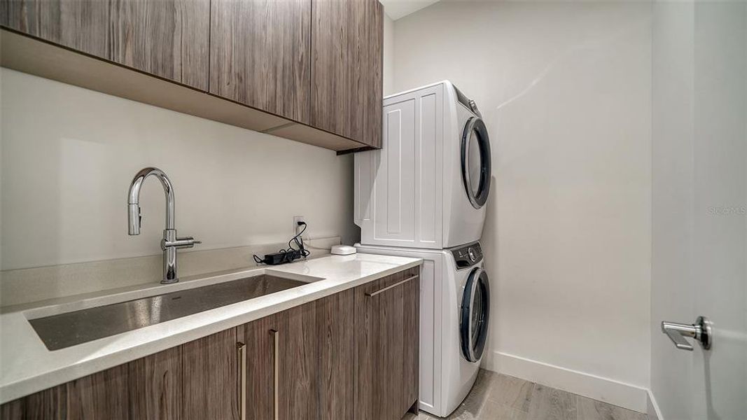Furnished interior view inside a new home in , Sarasota (Image 38).