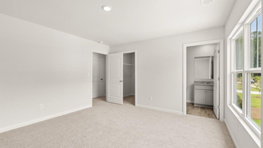 Spacious, unfurnished interior of a new home in Fairhaven, Lithia Springs (Image 23).