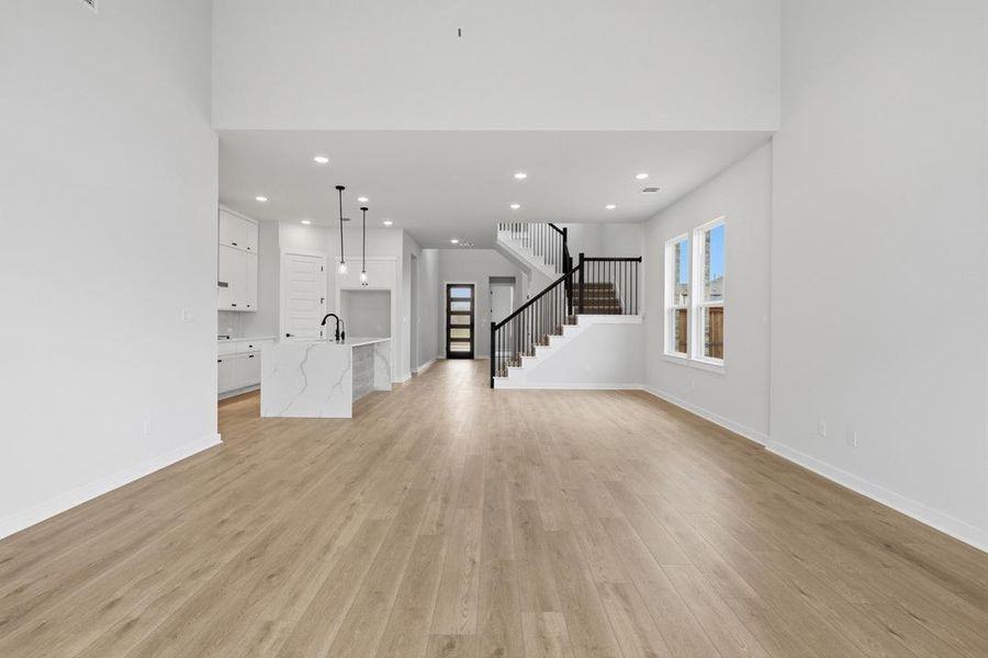 Spacious, unfurnished interior of a new home in Heritage, Dripping Springs (Image 32).