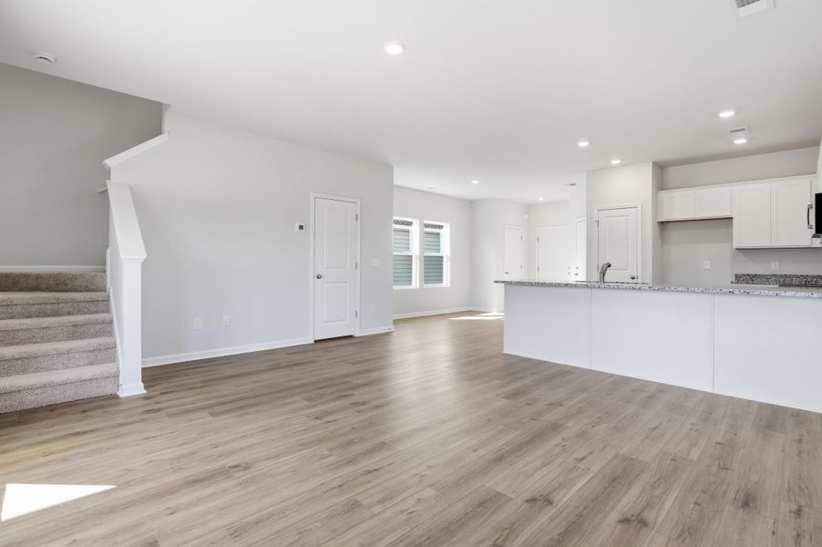Spacious, unfurnished interior of a new home in Central Creek, Goose Creek (Image 16).