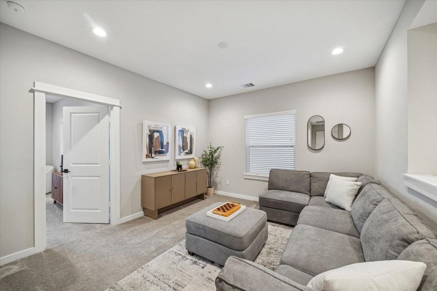 *Photos are of model home located in the community to reference finishes* *Photos are of model home located in the community to reference finishes*