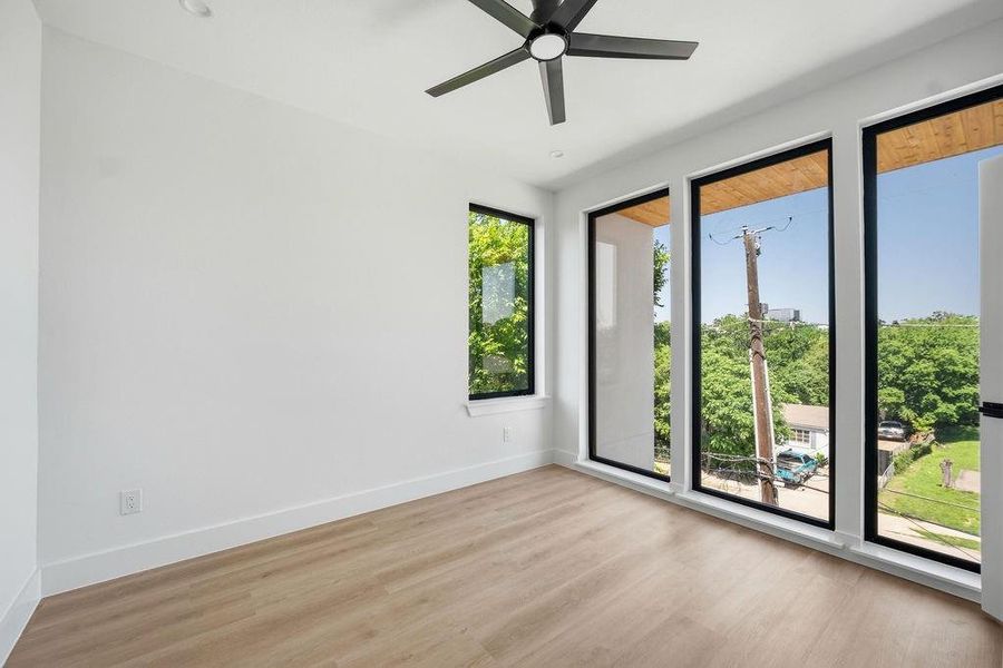 Spacious, unfurnished interior of a new home in , Dallas (Image 18).