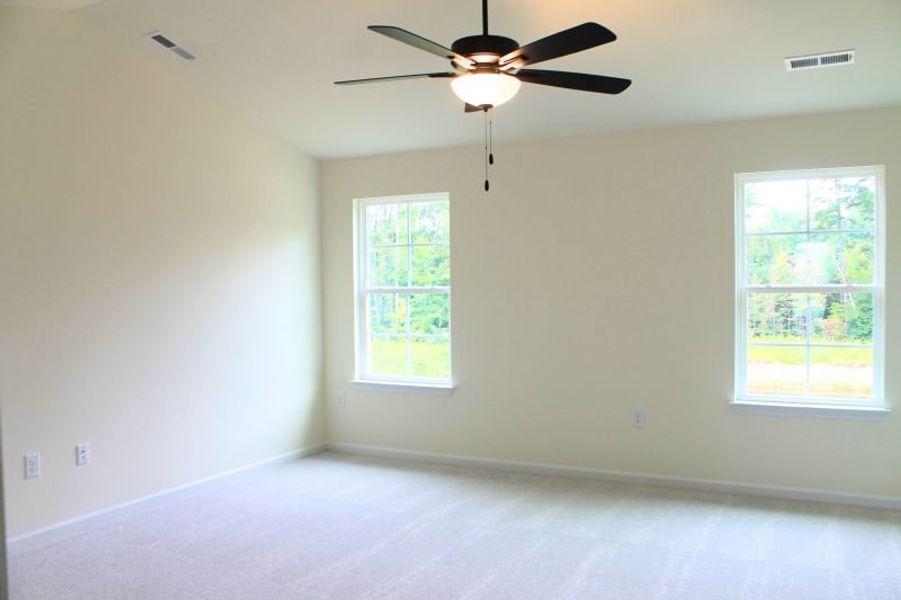 Spacious, unfurnished interior of a new home in Avondale, Greensboro (Image 12).