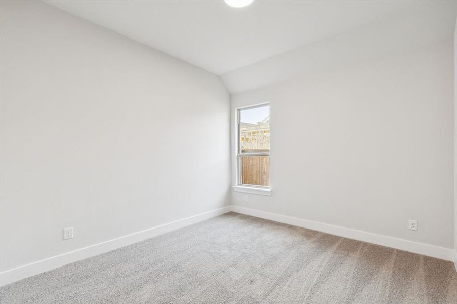 Spacious, unfurnished interior of a new home in Dove Hollow, Waxahachie (Image 28).