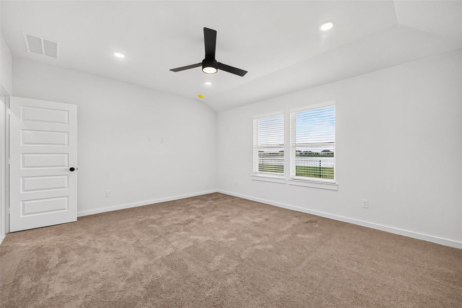 Spacious, unfurnished interior of a new home in Foxtail Palms, Manvel (Image 36).