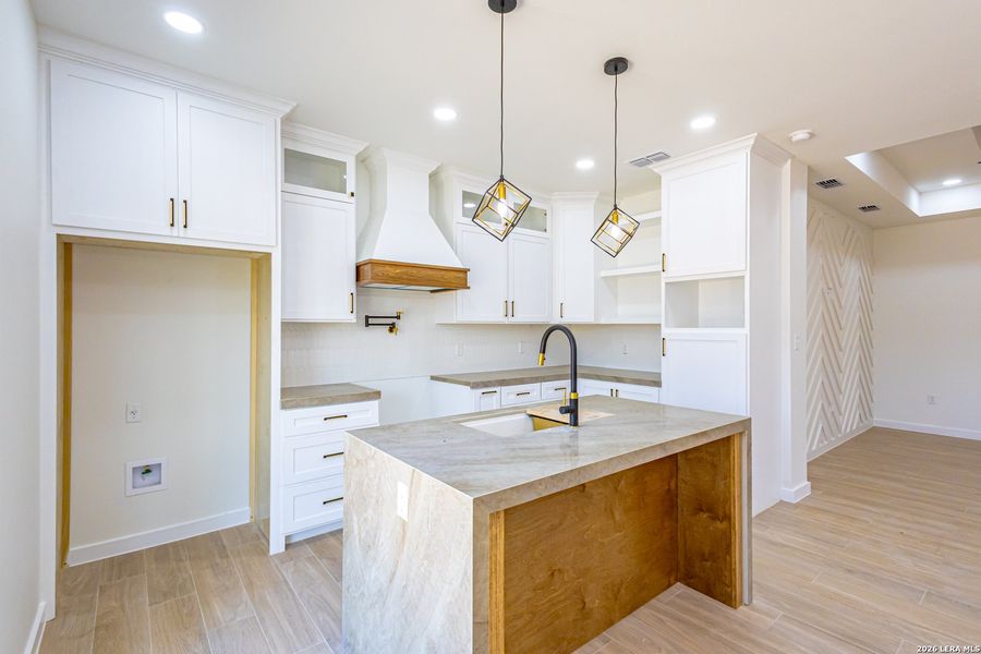 Furnished interior view inside a new home in , Laredo (Image 7).