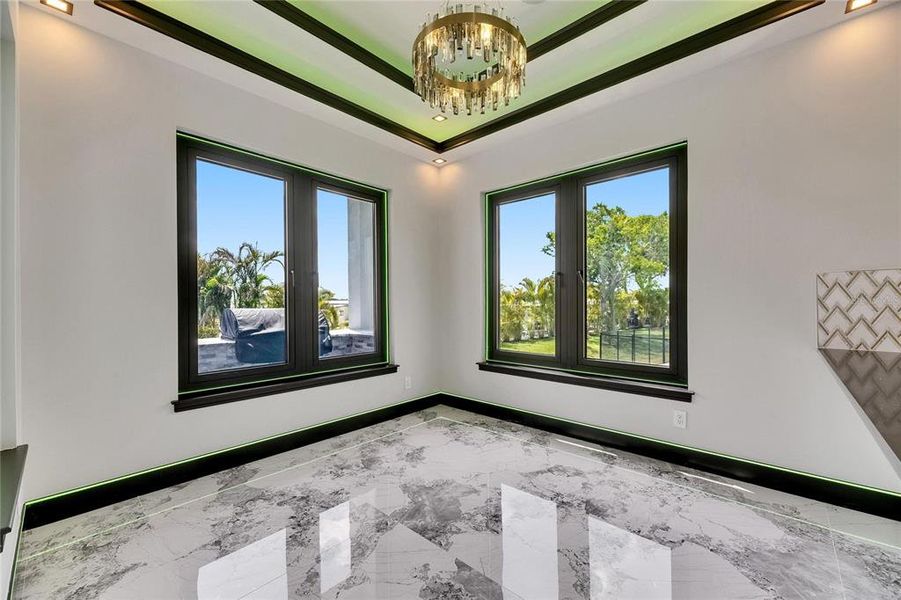 Spacious, unfurnished interior of a new home in , Apollo Beach (Image 86).