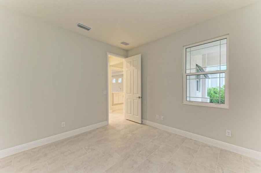 Spacious, unfurnished interior of a new home in Reflection Villas at Watercolor Place, Bradenton (Image 10).