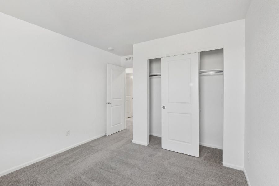 Spacious, unfurnished interior of a new home in Windler, Aurora (Image 15).
