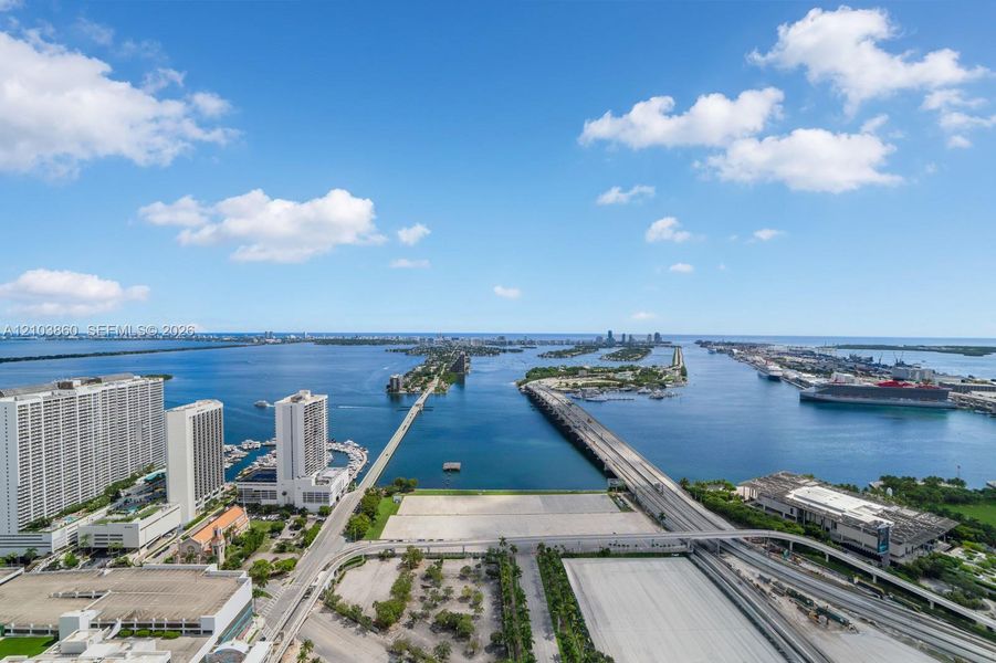 Condo located in Miami, FL showcasing its design and architecture (Image 19).