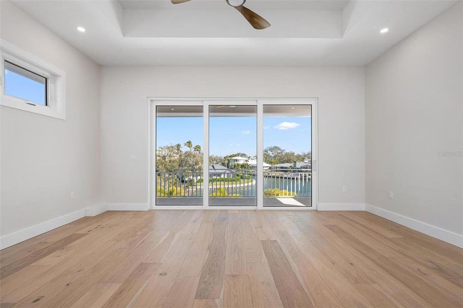 Spacious, unfurnished interior of a new home in , Sarasota (Image 61).