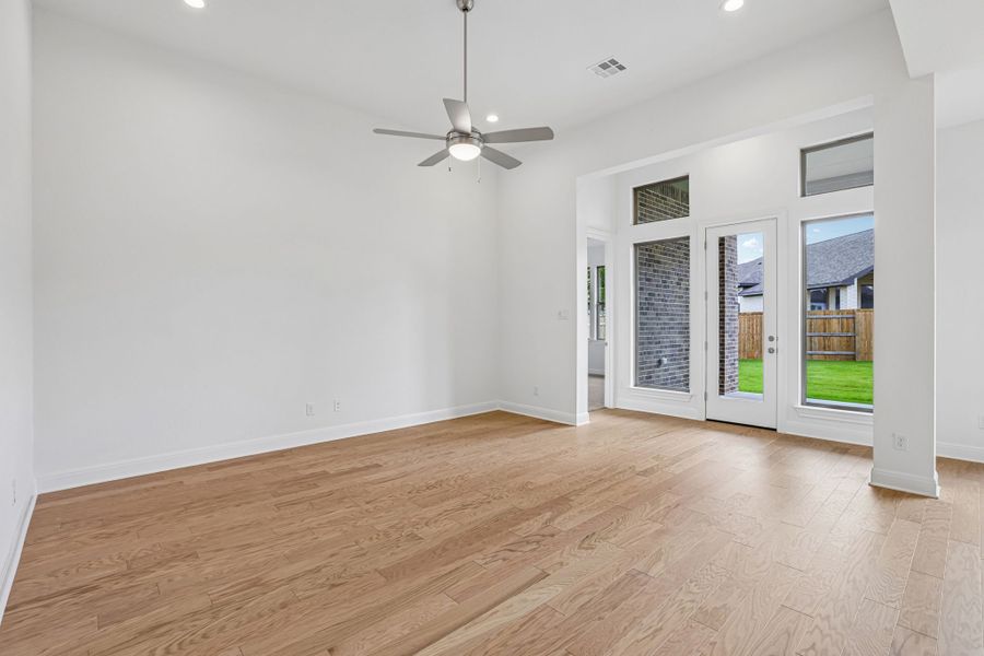 Spacious, unfurnished interior of a new home in 6 Creeks, Kyle (Image 17).