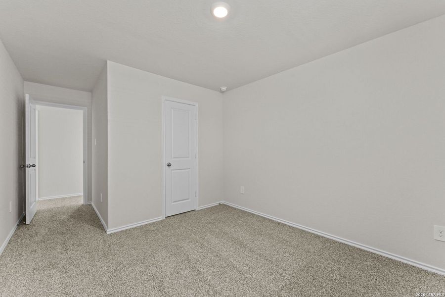 Spacious, unfurnished interior of a new home in Laurel Vistas, San Antonio (Image 19).
