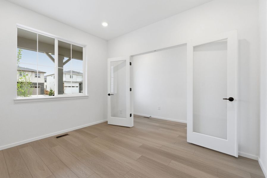 Spacious, unfurnished interior of a new home in Harvest Crossing, Aurora (Image 28).