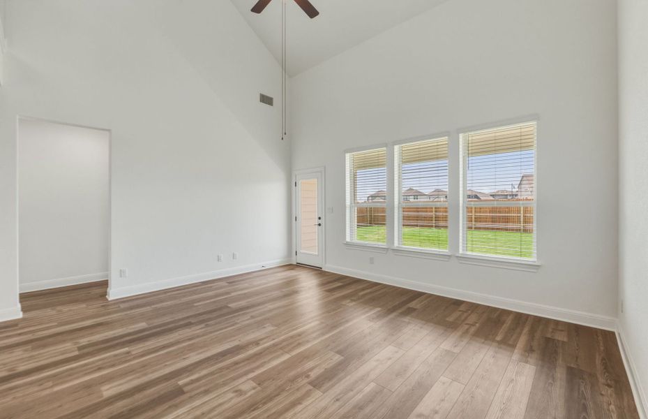 Representative unfurnished interior of a home built from the Woodland by Pulte Homes in Santa Rita Ranch, Liberty Hill (Image 15).