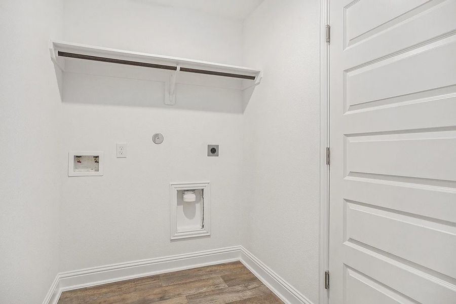 Spacious, unfurnished interior of a new home in Kiber Reserve, Angleton (Image 17).