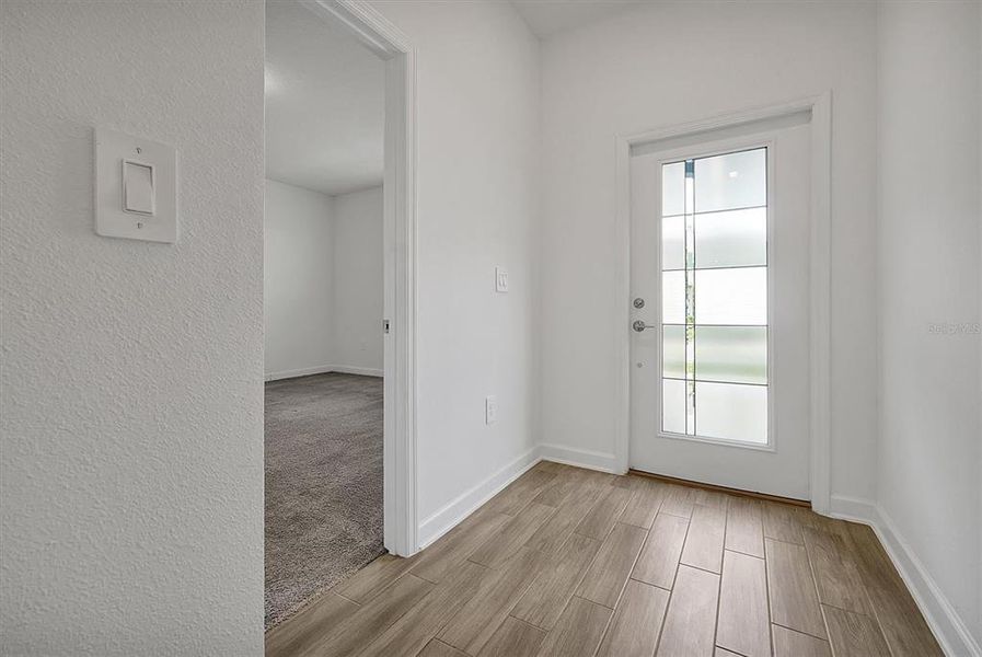 Spacious, unfurnished interior of a new home in , Orlando (Image 19).