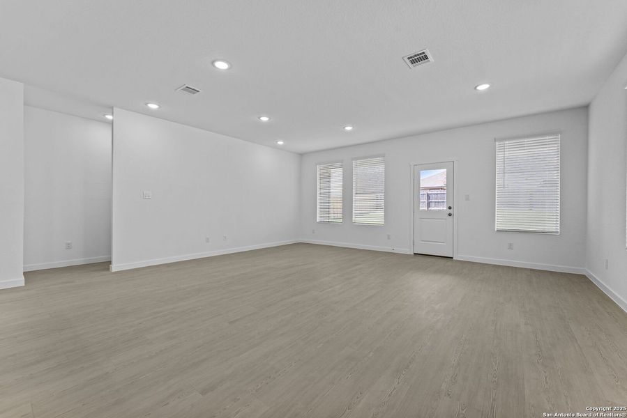 Spacious, unfurnished interior of a new home in Parkside: Coastline Collection, New Braunfels (Image 15).