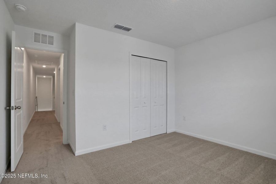 Spacious, unfurnished interior of a new home in , Middleburg (Image 18).
