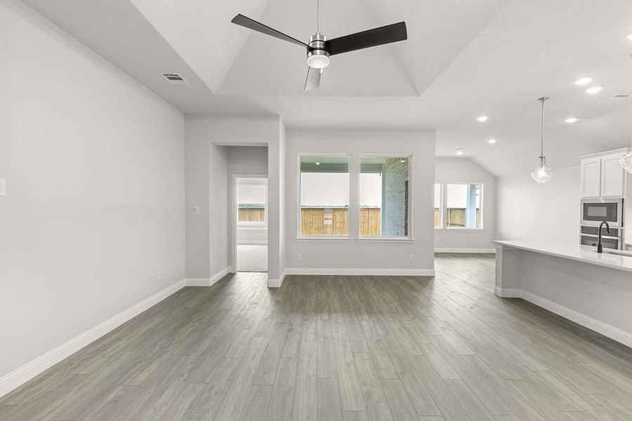 Spacious, unfurnished interior of a new home in Creekview Meadows, Pilot Point (Image 21).