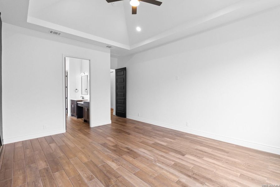 Spacious, unfurnished interior of a new home in , Selma (Image 25).
