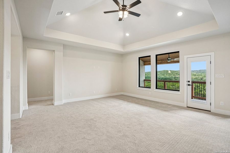 Spacious, unfurnished interior of a new home in Verandas at the Rim, San Antonio (Image 14). Spacious, unfurnished interior of a new home in Verandas at the Rim, San Antonio (Image 14).