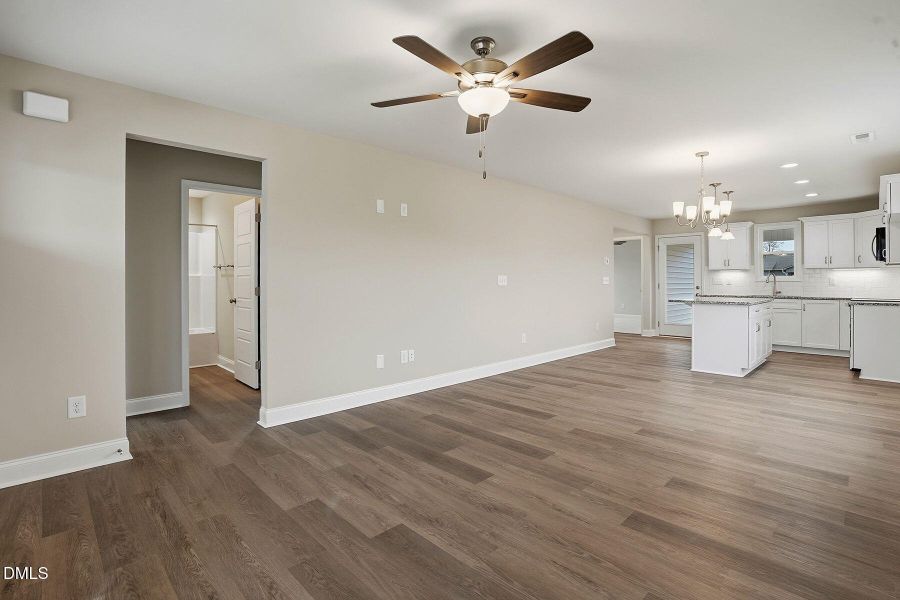 9-web-or-mls-248 Rae St-9