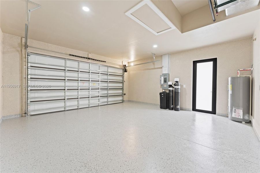 Spacious, unfurnished interior of a new home in , Lehigh Acres (Image 15).