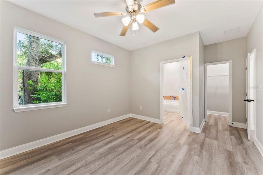 Spacious, unfurnished interior of a new home in , Tampa (Image 12).