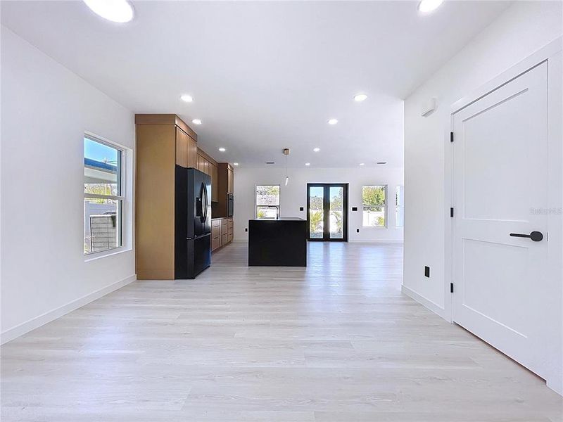 Spacious, unfurnished interior of a new home in , St. Petersburg (Image 61).