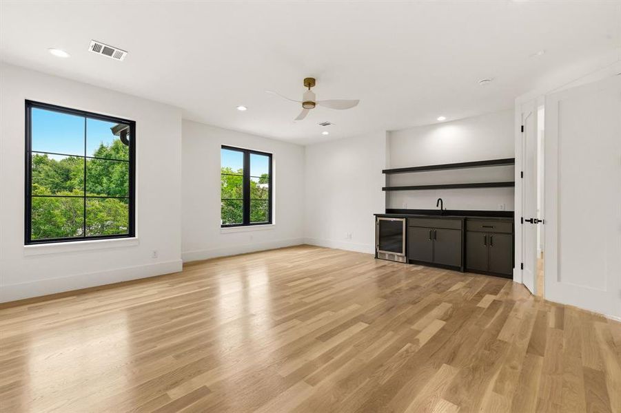 Spacious, unfurnished interior of a new home in , Dallas (Image 19).