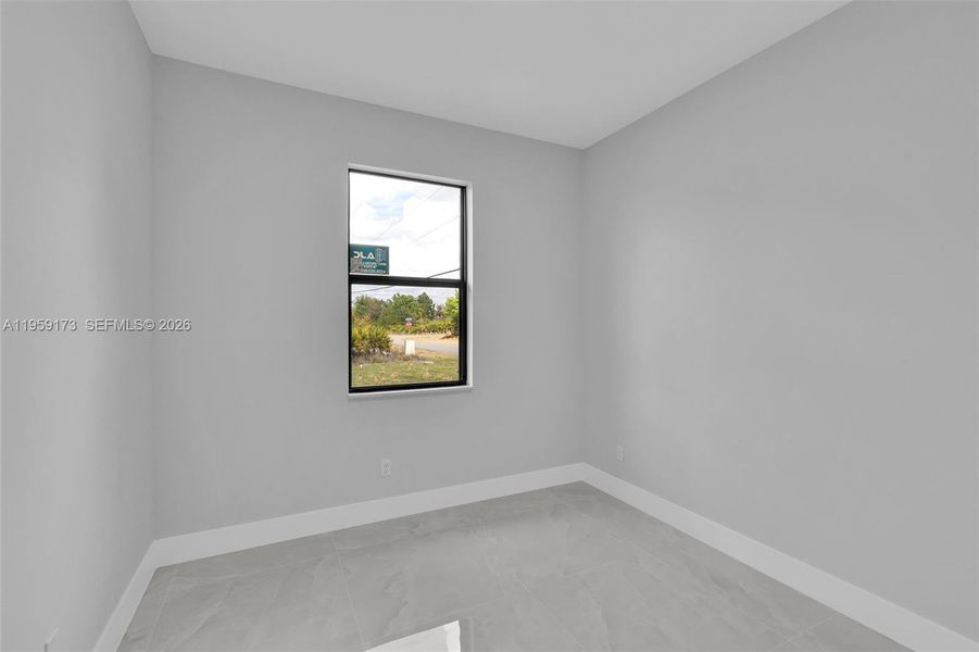 Spacious, unfurnished interior of a new home in , Lehigh Acres (Image 39).