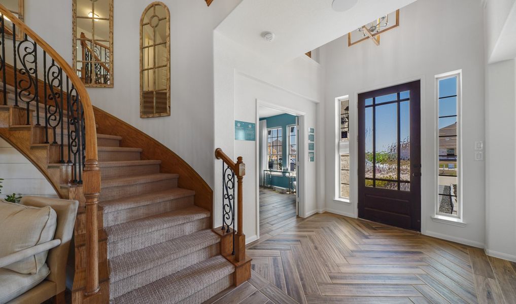 Gorgeous foyer staircase