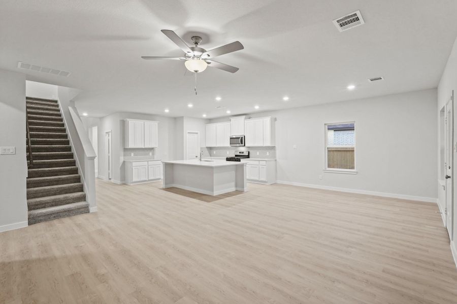 Spacious, unfurnished interior of a new home in Bayou Bend, Angleton (Image 15). Spacious, unfurnished interior of a new home in Bayou Bend, Angleton (Image 15).
