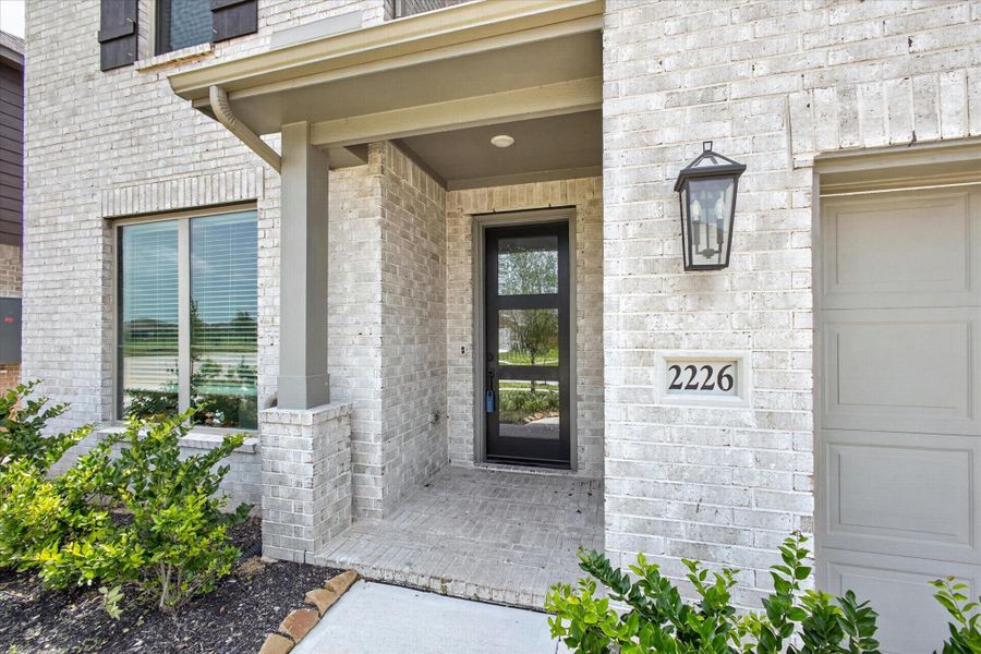 Exterior details and patio area of a home in Lago Mar – 50', Texas City (Image 3).
