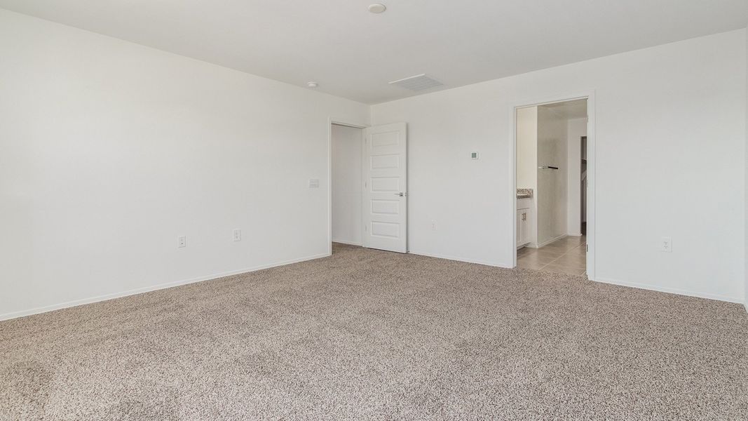 Spacious, unfurnished interior of a new home in Coronet at Gladden Farms, Marana (Image 15).