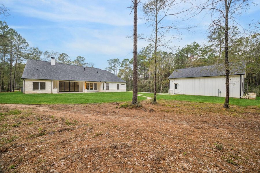 Exterior details and patio area of a home in , Huntsville (Image 22).