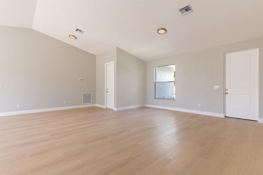 Spacious, unfurnished interior of a new home in , West Palm Beach (Image 7).