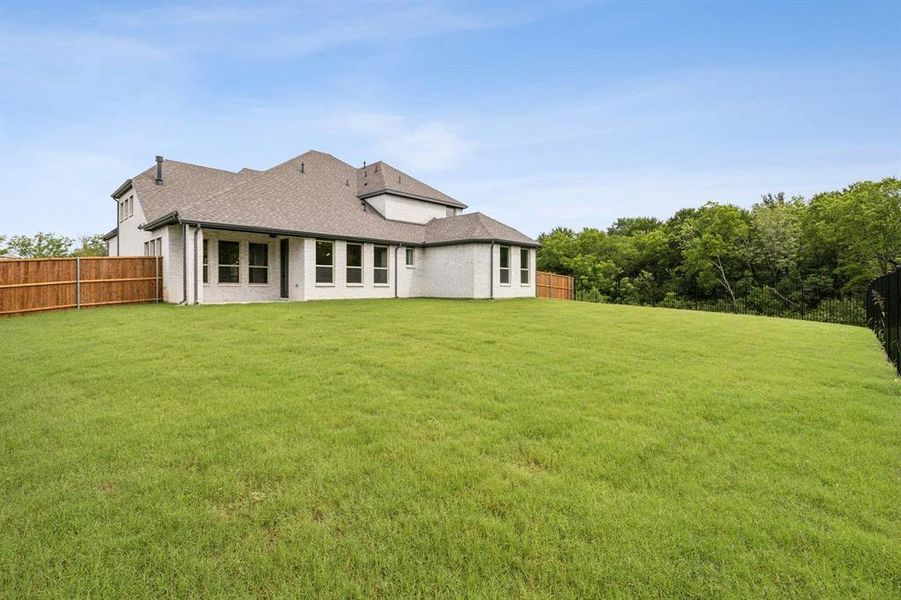 Exterior details and patio area of a home in Stoney Creek, Sunnyvale (Image 24). Exterior details and patio area of a home in Stoney Creek, Sunnyvale (Image 24).