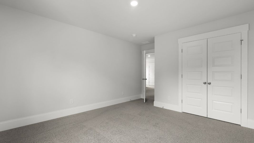 Spacious, unfurnished interior of a new home in Sheep Island, Summerville (Image 17).