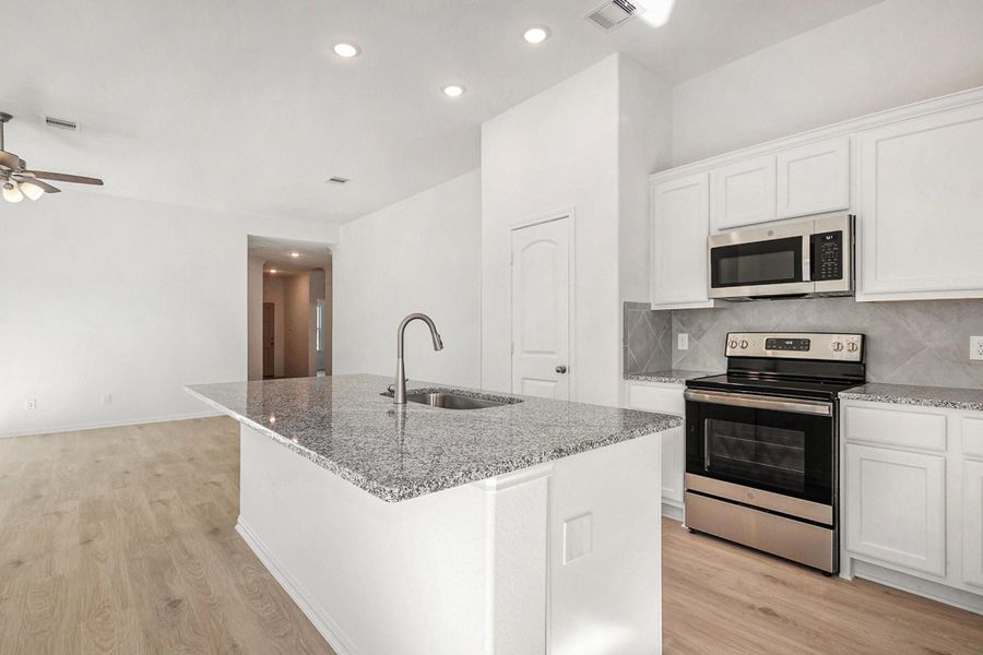 Furnished interior view inside a new home in Lake Conroe Hills, Willis (Image 5). Furnished interior view inside a new home in Lake Conroe Hills, Willis (Image 5).